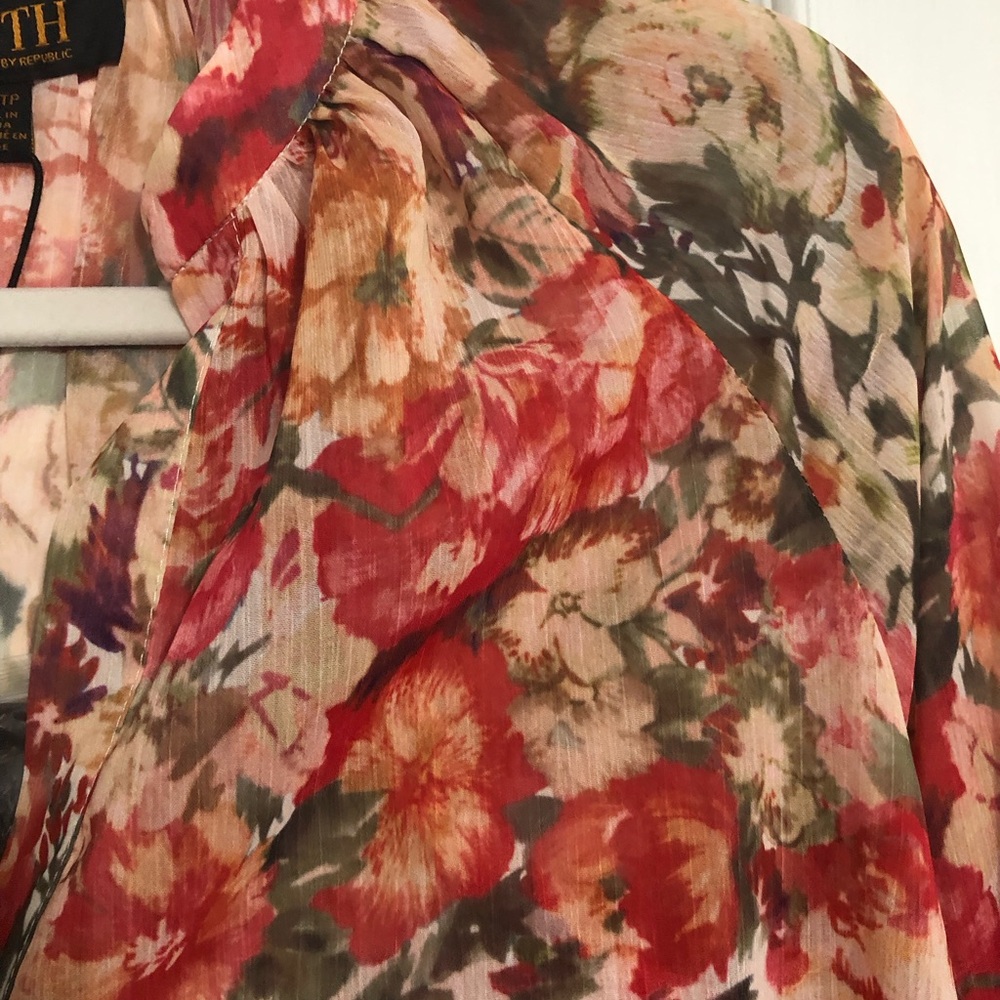 Truth by republic new blouse flowy floral fall colors women’s size XS NWT v neck - Picture 5 of 11